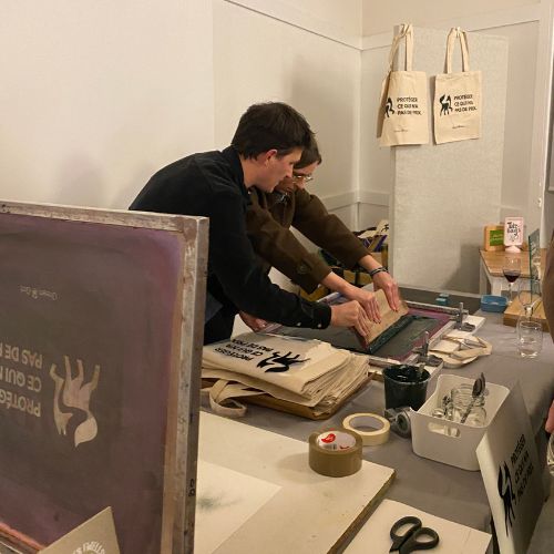 animation-soiree-entreprise-atelier-serigraphie-tote-bag-fabrikable