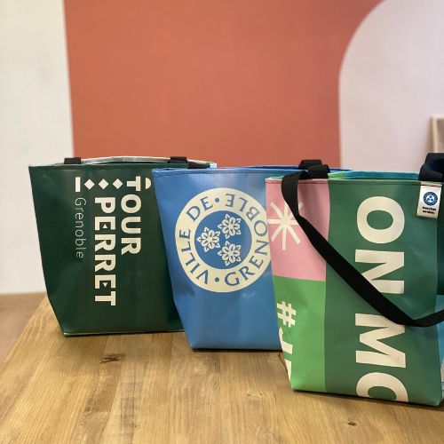 sac cabas en bache upcyclee goodies responsable fabrikable